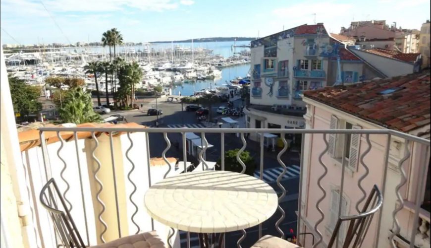 Studio with seaview balcony, 2 mins walk to beaches (1)
